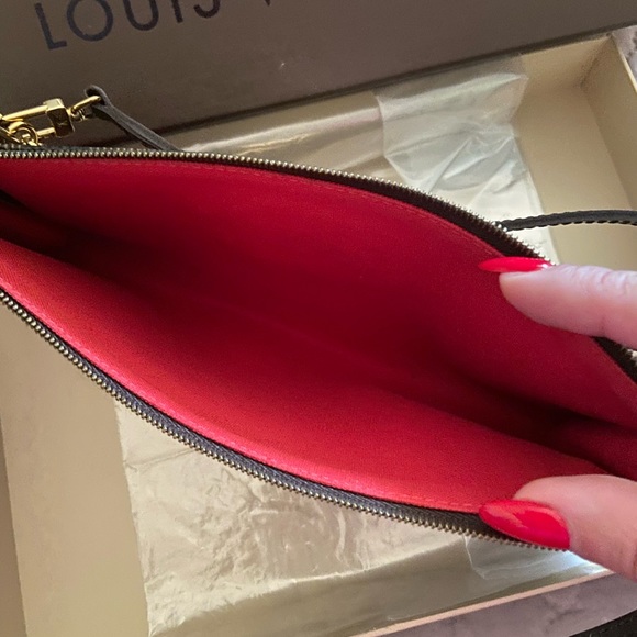 Louis Vuitton Damier EBENE SophieCrossbody  Bag in almost new condition - Picture 9 of 15